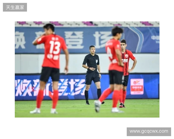 记者谈海港:这赛季确实定位保级了,看不出为啥换茹萨、梅伦多